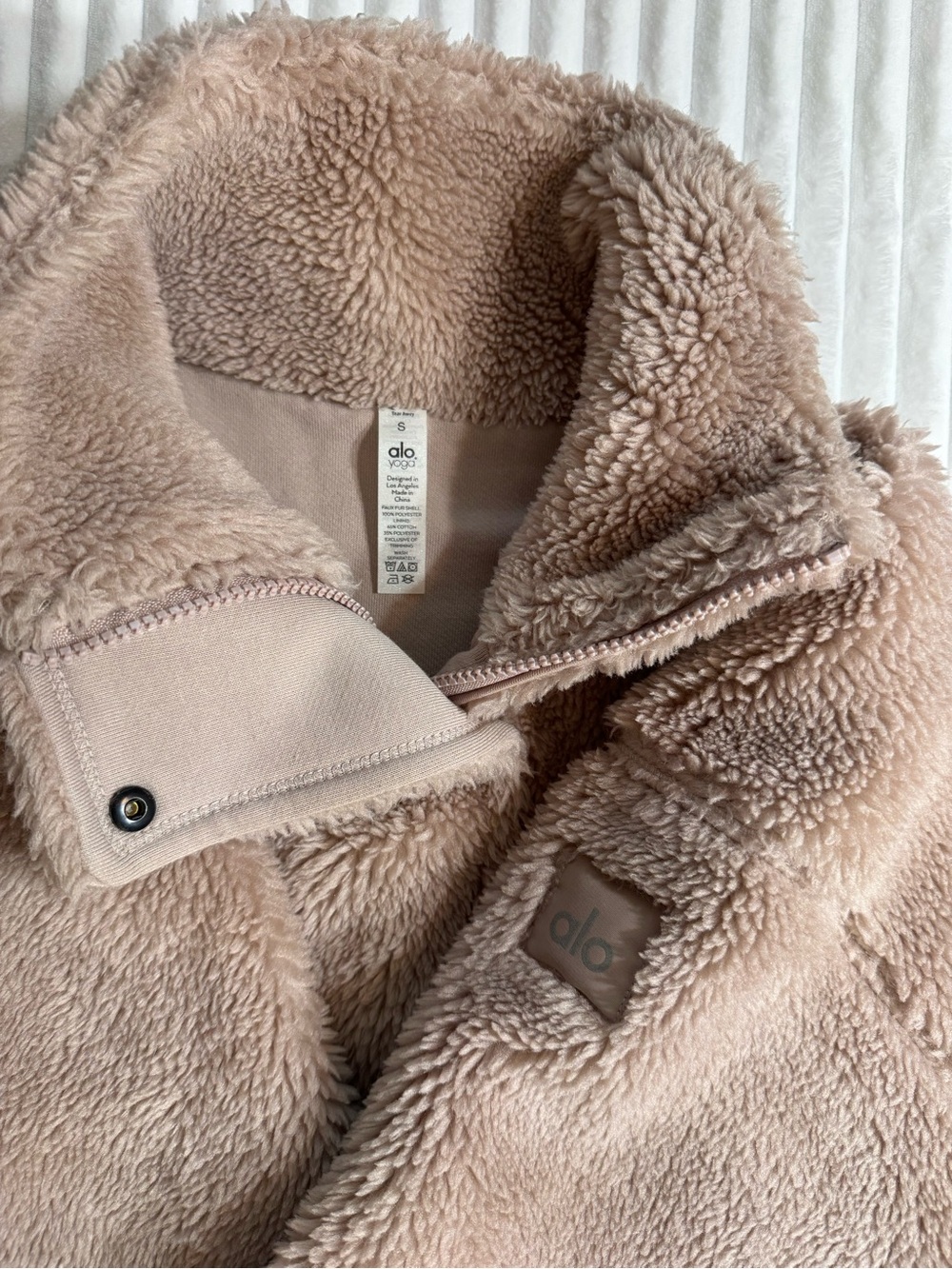 ALO Yoga taupe/ pinkish color  Sherpa Varsity Jacket sz small great for fall - Picture 12 of 13